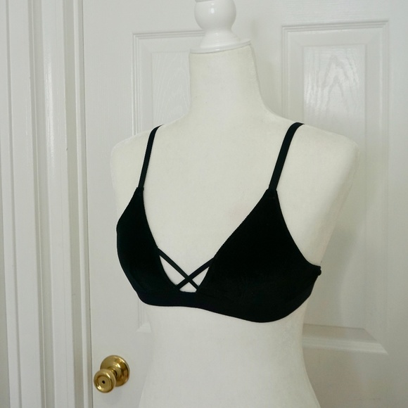 Forever 21 Other - FOREVER 21 Black Velour Bra/Bralette (Size S)